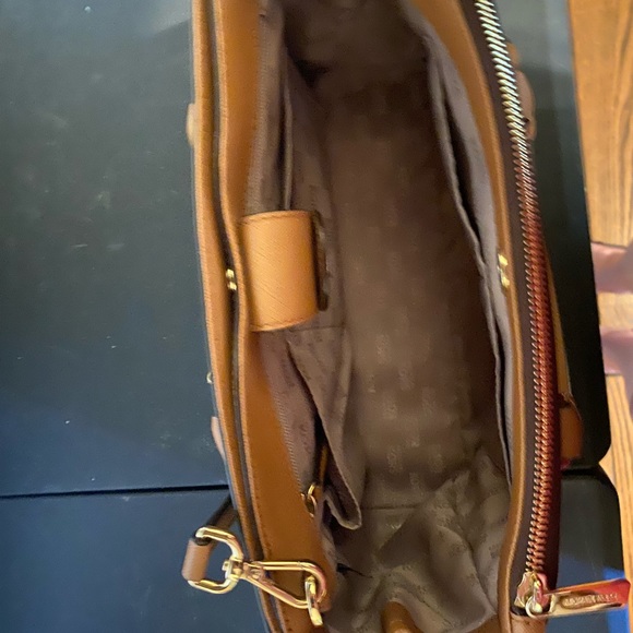 Michael Kors w/ traditional logo. Handle / long strap. Exc condition. No stains. - Picture 2 of 3